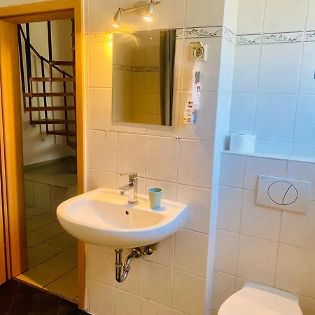 Komplettes Monteur Haus